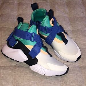 Nike Huaraches Sneakers - Never Worn